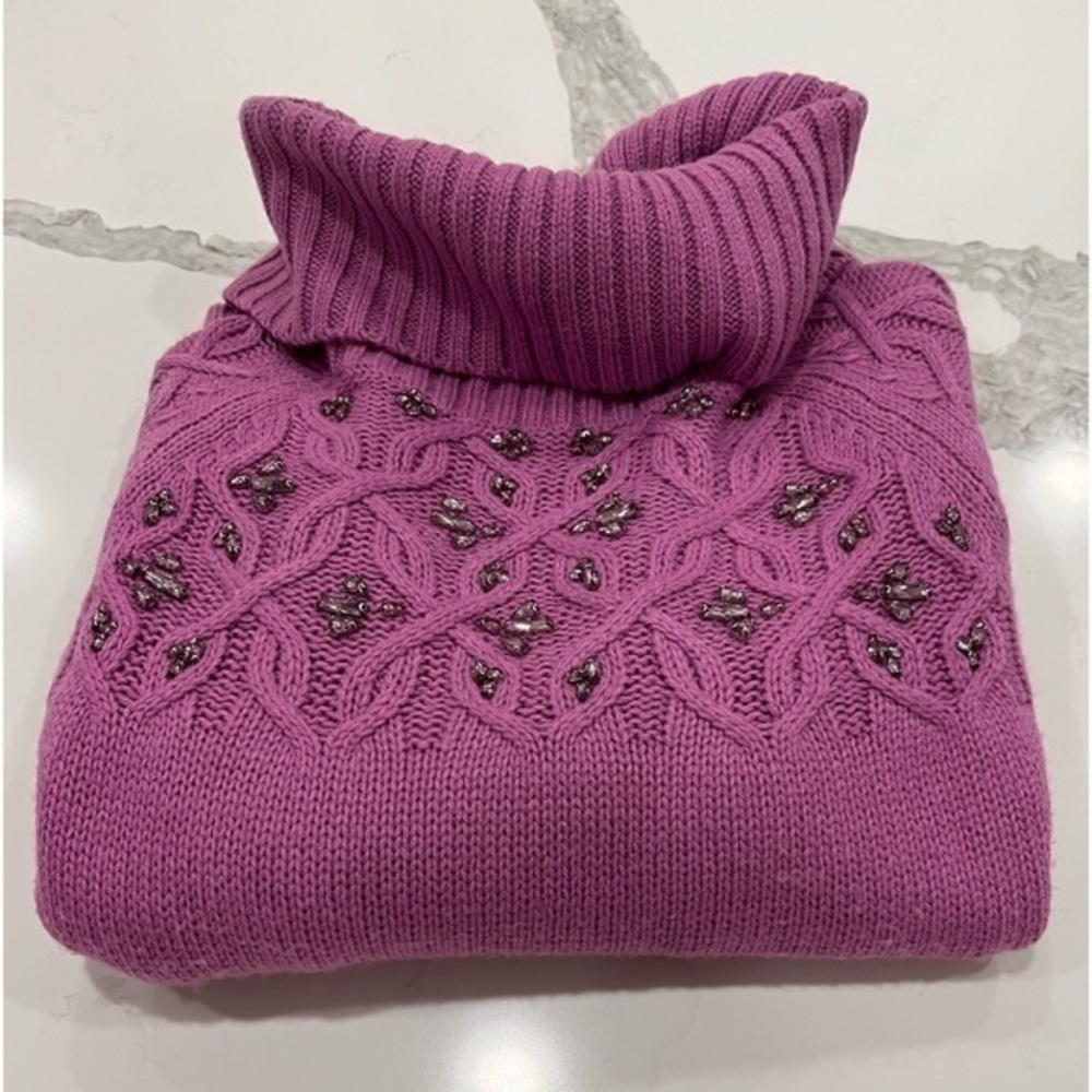 Beautiful New York Co. pink cow neck with‎ set lavender crystals. size small